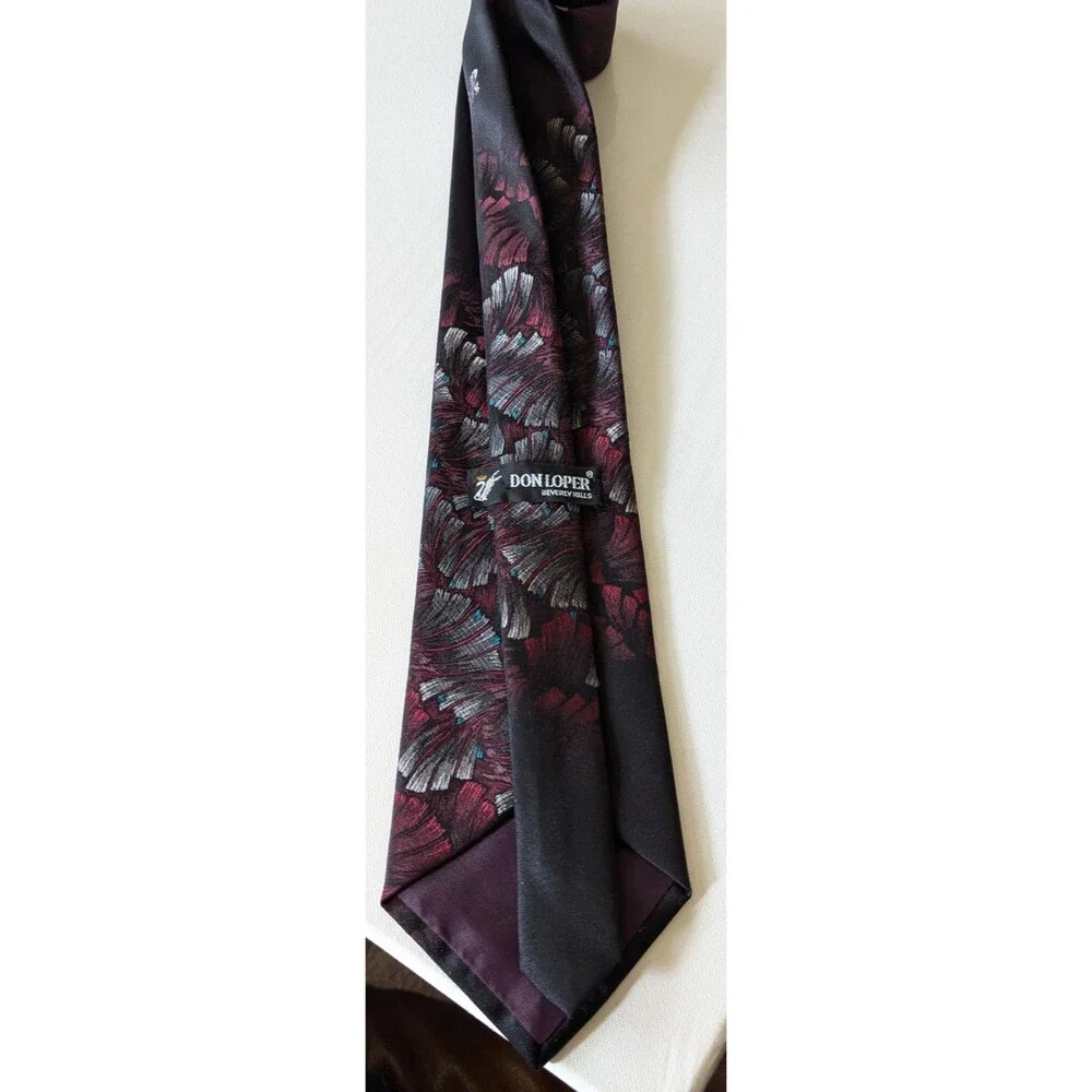 Don Loper Beverly Hills Black Tie w Burgundy Red & Gray Brushed Stroke Design
